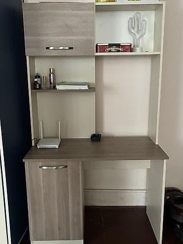 demir stolar: Kompakt iş masası və kitab rəfi kombini - Funksional dizayn: sağ və — 1