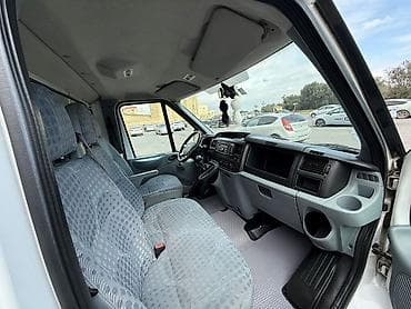 park masini: Yükdaşıma üçün qapalı furqonlu Ford Transit tipli yük maşını — 2