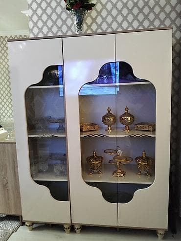 bufet: Qonaq otağı üçün vitrın və bufet dəsti Tərkibi: - 2 qapılı, şüşə — 3