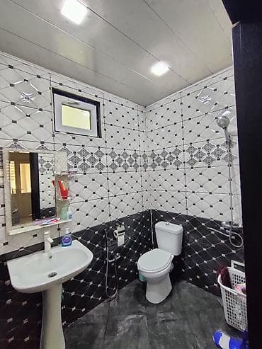 iceri şeherde kiraye evler: 3 otaqlı geniş mənzil – müasir interyer - Geniş salon: künc divan — 5