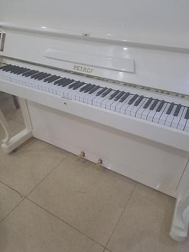 Musiqi alətləri: Petrof upright pianino – klassik dizaynlı, parlaq ağ rəngdə korpus — 1