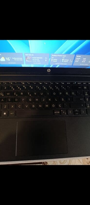 Masaüstü kompüterlər və iş stansiyaları: HP noutbuk alt tarafında küçük bir çatlak vardır ama hiç bir — 5