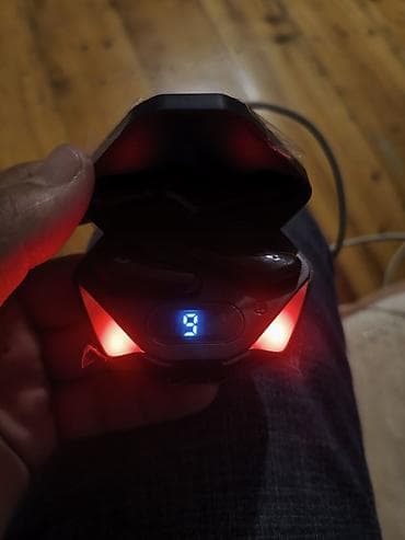 bluetooth qulaqliq: Gaming üslubunda TWS simsiz qulaqlıq - İki qulaqlıq və şarj qutusu - — 2