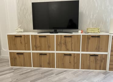 Düz TV altlığı, Polkalı, Laminat