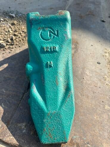 traktor yer qazan: Ekskavator qaşığı üçün diş ucu (bucket tooth) - Material: ağır iş — 1