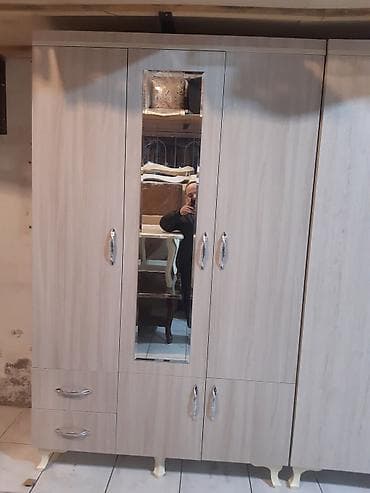 şfanerler: 3 Qapi Dolablar Hal Hazirda Anbarda Movcuddur. Sifariwlede ne reng — 1