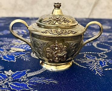 Antik üslubda gümüş qablardan ibarət dekorativ dəst 841 qram Tərkibi