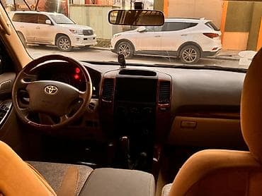 07 salonu: Toyota Land Cruiser Prado (J120) SUV - Gövdə: qara rəng, ön hissədə — 3