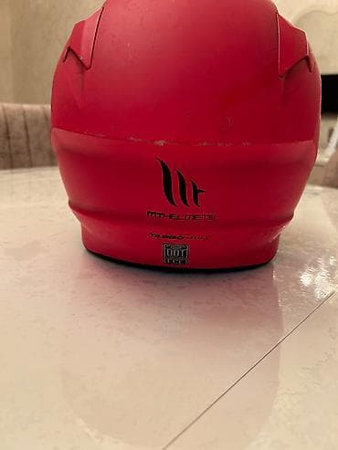 Nəqliyyat: MT helmets mat qırmızıdır vizorunda cızığ yoxdur demək olar. Üstündə — 4