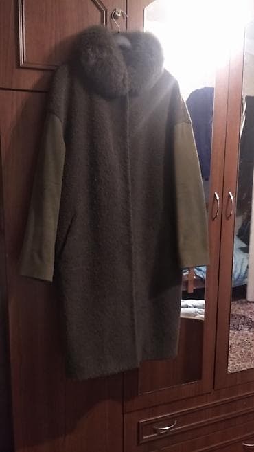 Qadın palto - Rəng: tünd zeytun/boz tonları - Material: gövdə hissəsi