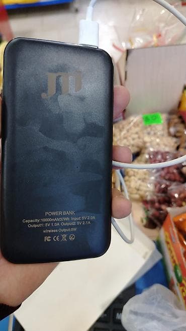 Eynəklər: Poverbank satılır yeni alınıb alan adama qutusuyla birgə veriləcəy — 2