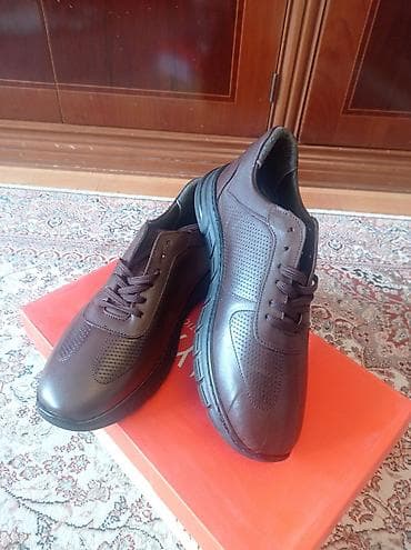 kişi ayaqqabı: Türkiyənin bu Hotic firmasinindir. Ela firmadir. Dəridir. Təzədir — 1