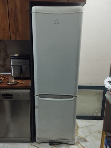 Ət çəkən maşınlar: İşlənmiş 2 qapılı Indesit Soyuducu Satılır, rəng - Ağ, Dolab içi — 2