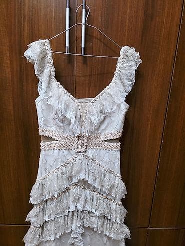 qizil satisi: 1 defe geyilib. yenidir. 50 manata satilir. L beden — 8