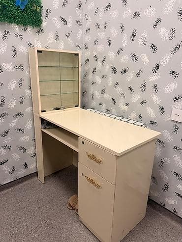 Vizaj/salon üçün iş masasını təqdim edirəm. - Rəng: krem - Material