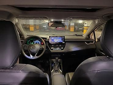 zaz sens: Toyota Corolla: 1.8 l | 2025 il Sedan — 3