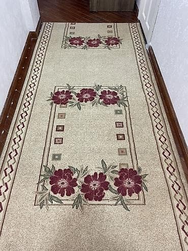 Xalça cığırı (gəzinti xalçası) - Rəng: açıq bej fon üzərində