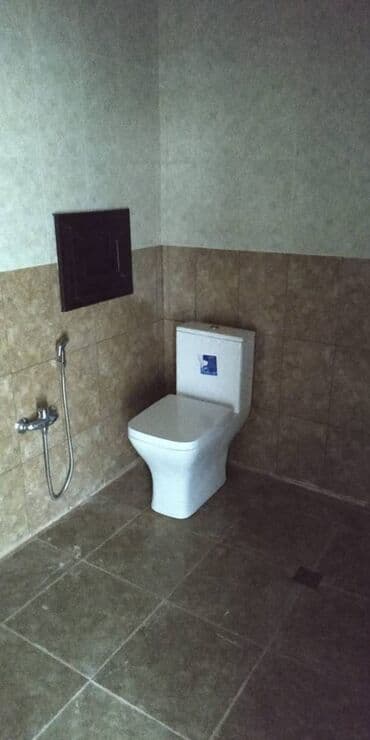 7 mikrorayon: Neftçilər metrosu yaxınlığında, 62 nömrəli məktəbin yanında, Yeni — 13