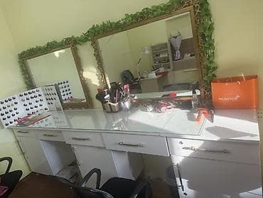 gozəllik salonu mebelləri: Gözəllik salonu üçün makiyaj/saç iş stansiyası və aksesuarları - Üçlü — 1