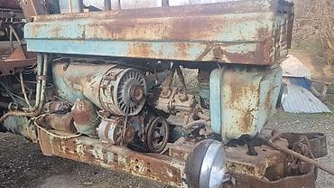 kupe maşınlar: Kənd təsərrüfatı üçün universal təkərli traktor - Kabinli, ön faralar — 2