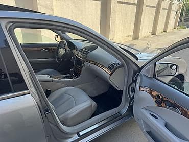 mersedes acari: Mercedes-Benz E-Class: 3.2 l | 2004 il Sedan — 7