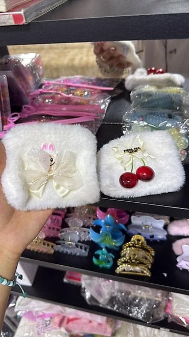 Plyuş kosmetik/aksesuar kisələri – ağ rəngdə, yumşaq xəz materialdan lalafo.az -da Plyuş kosmetik/aksesuar kisələri – ağ rəngdə, yumşaq xəz materialdan