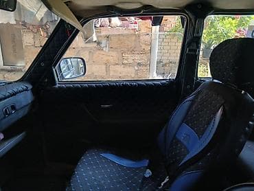 niva şit: LADA Niva 4x4, mavi rəng, 5 qapılı universal kuzov. Xüsusiyyətlər: - — 9