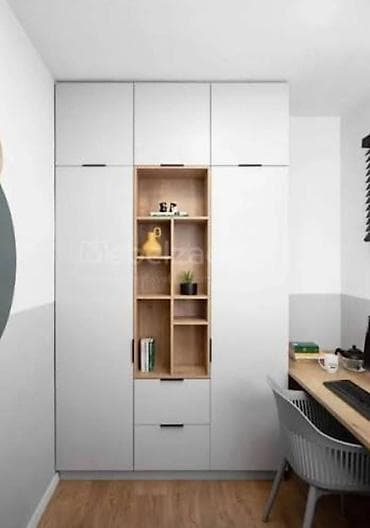 Minimalist divarboyu şkaf - Dizayn: Ağ mat qapılar və açıq ağac