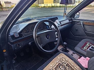 opel astra k: Mercedes-Benz W124: 2 l | 1990 il Sedan — 3