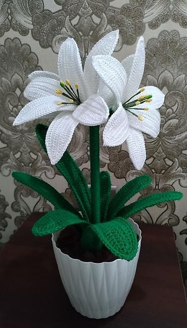 süni gül: Декор лилия вязаная в горшке — 3