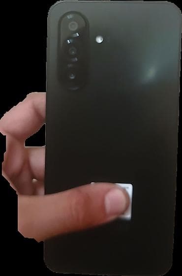 Smartfon – qara rəng, düz kənarlı korpus - Arxa tərəfdə şaquli