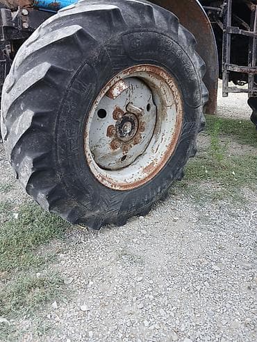 фургоны категории б: Traktor üçün qabaq təkər komplekti - Ölçü: 13.6–20 (şin üzərində — 1