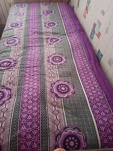 Balış üzləri: Yataq üçün rəng - Bənövşəyi Yataq örtüyü — 1