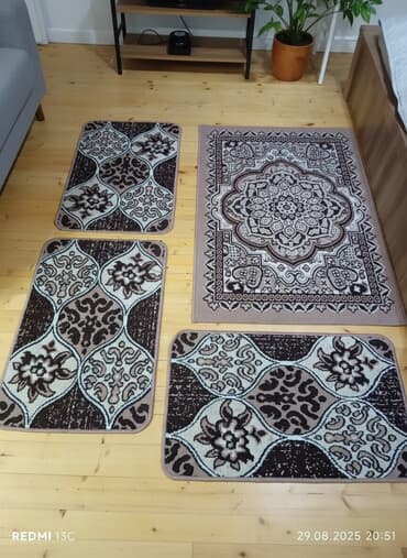 20 yanvara aid rəsmlər: Xalça Qapı önü, Kredit yoxdur — 1