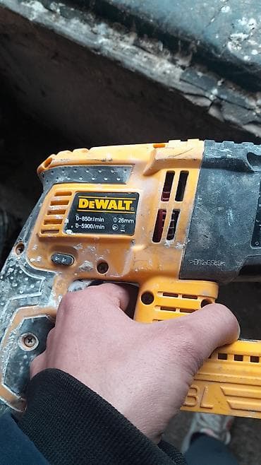 Qaynaq, svarka aparatları: DEWALT akkumuliyatorlu alətlər dəsti Tərkib: - DEWALT fırçasız — 1