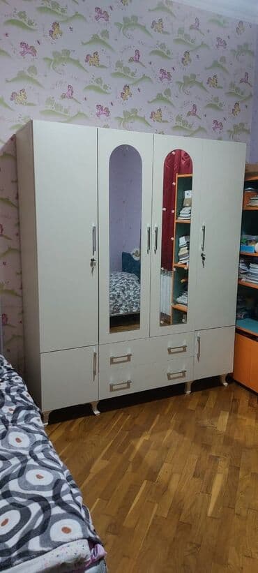 4 qapili dolab: Yeni, Açılan, 4 qapılı Düz dolab, Dolab-asılqan, Türkiyə — 1