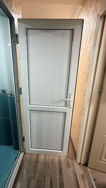 hamam asılqan: Ağ rəngli plastik qapı - Material: PVC/profil çərçivə - Doldurma — 1