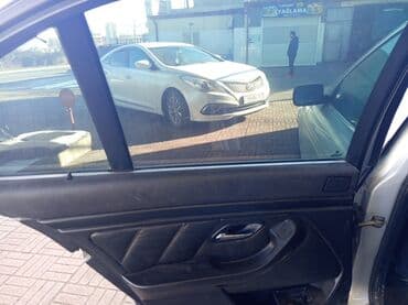 e39: BMW 5 Series E39 sedan - Kuzov: sedan, gümüşü rəng - Nömrə nişanı: AZ — 5