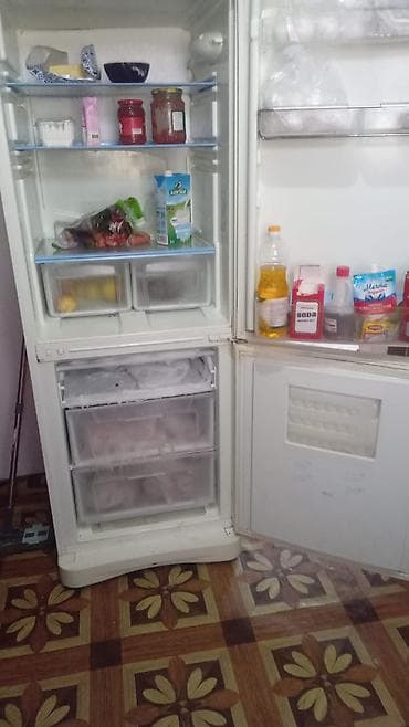 İşlənmiş 2 qapılı Indesit Soyuducu Satılır, rəng - Ağ, Təkərli — 3