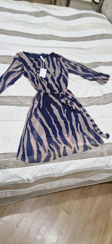 Qadın geyim dəsti 1) Zolaqlı kəmərli don - Rəng/naxış: tünd göy və