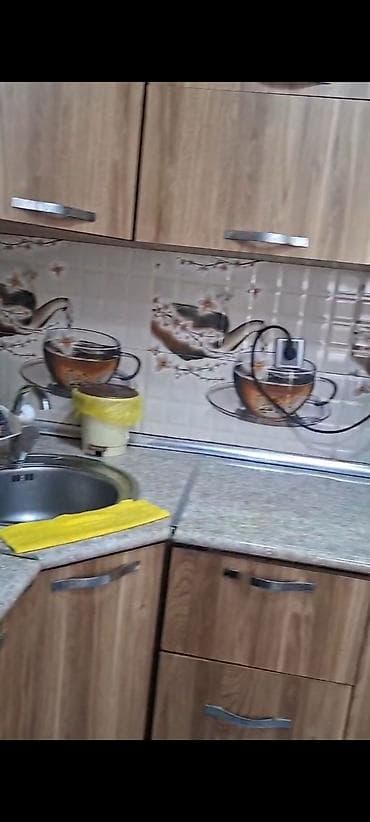 kuxna meneli: Mətbəx mebeli 199 azn satılır. Ölçü ; 2.50 sm 2.75 sm Üstə Moyka — 1