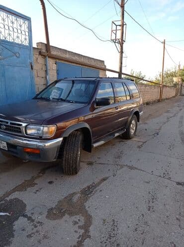 nisanlar: Nissan Pathfinder: 3.3 l | 1997 il Universal — 3