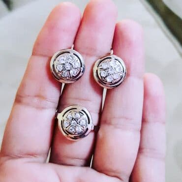 Dəstə daxildir: Üzük, Sırğa, Çəhrayı qızıl, 583 Əyar, 885 g lalafo.az -da Dəstə daxildir: Üzük, Sırğa, Çəhrayı qızıl, 583 Əyar, 885 g