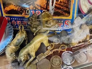 CD, DVD disklər və kassetlər: Antik əşyalar kolleksiyası – qarışıq lot Təsvir: - Bədii işləməli — 7