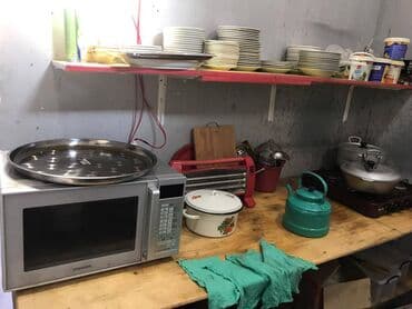 novxani restoranlar: Razində 40 kv.m sahəsi olan, bütün avadanlıqlarla təmin olunan, yol — 3