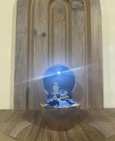 versace boyunbagi: Möhtəşəm işıqlı zərgərlik qutusunda zərif gümüş boyunbağı və sırğa — 3