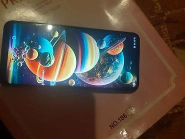 Smartfon – tam sensorlu, çərçivələri nazik ekranla. - Ekran: geniş