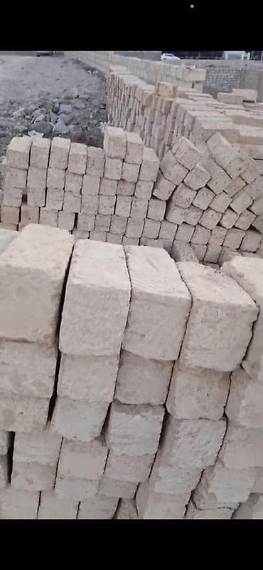 Məhəccərlər: Yarm tikili ev hal hazırada kürsüdədir üvimimizin 3tərəfi Gəncə Şəhər — 1