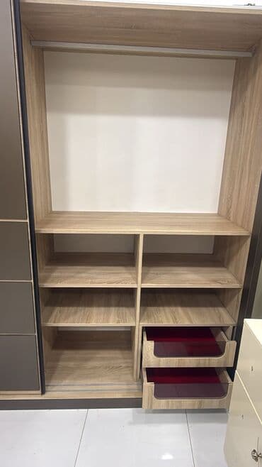 белая мебель в спальне: Двуспальная кровать, Шкаф, Комод, Трюмо — 3