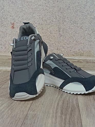 kişi üçün idman corabları: Unisex idman ayaqqabısı – boz və tünd-boz tonlarda, ağ altlıqla — 1